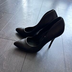 Black high heels. Steve Madden. Size 8